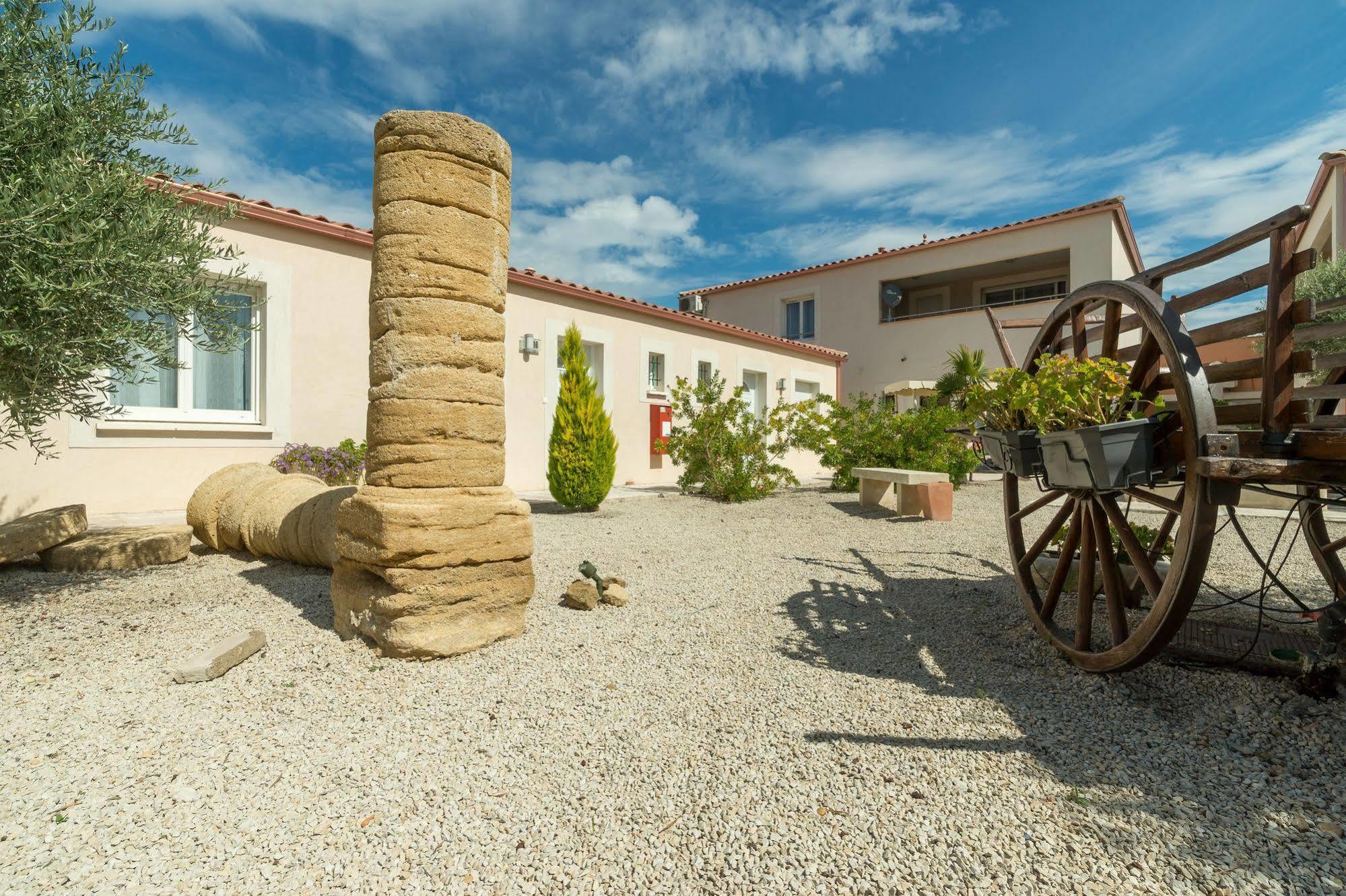 Hotel Et Residence De La Transhumance Saint-Martin-de-Crau Eksteriør bilde